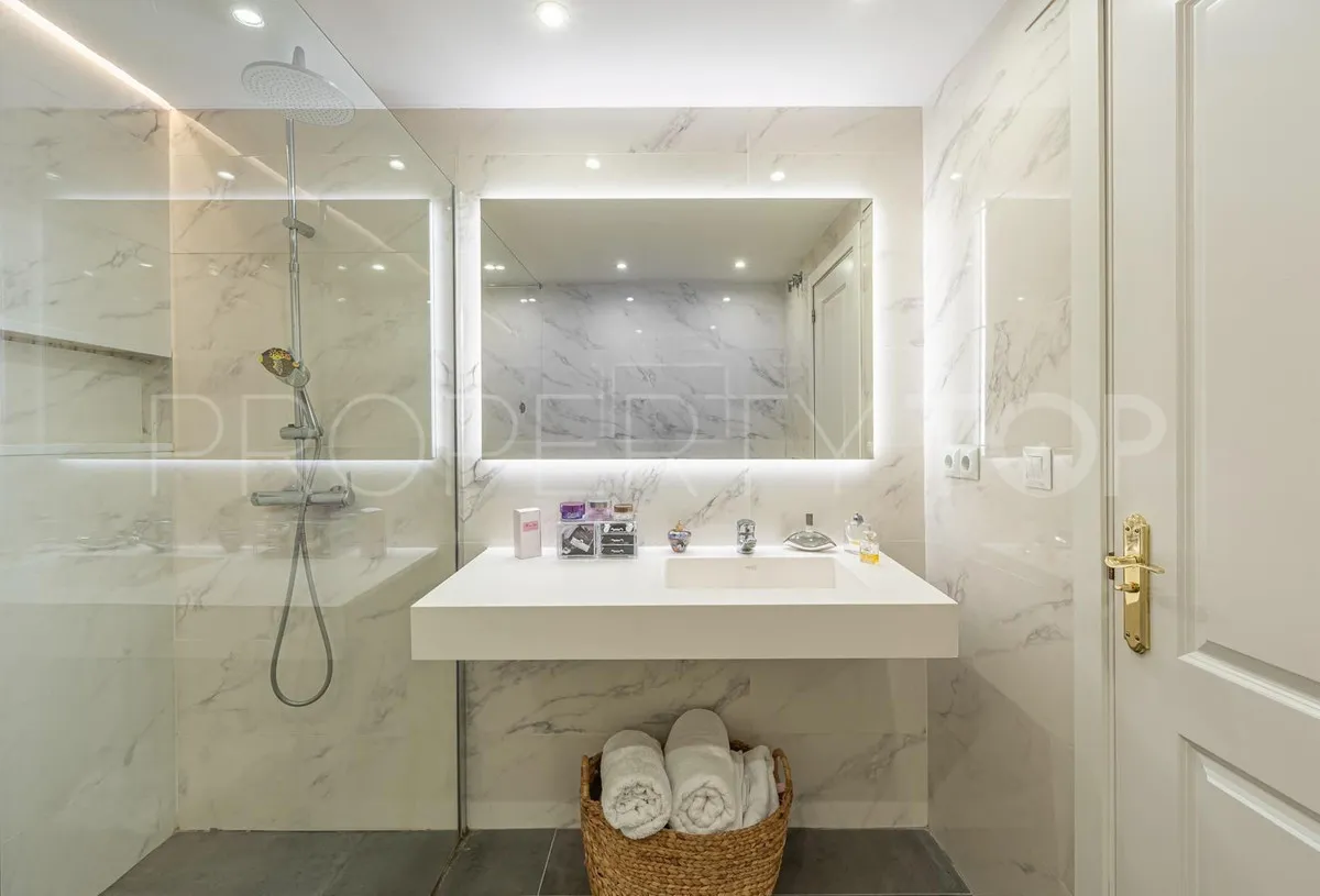 3 bedrooms Nueva Andalucia ground floor apartment for sale
