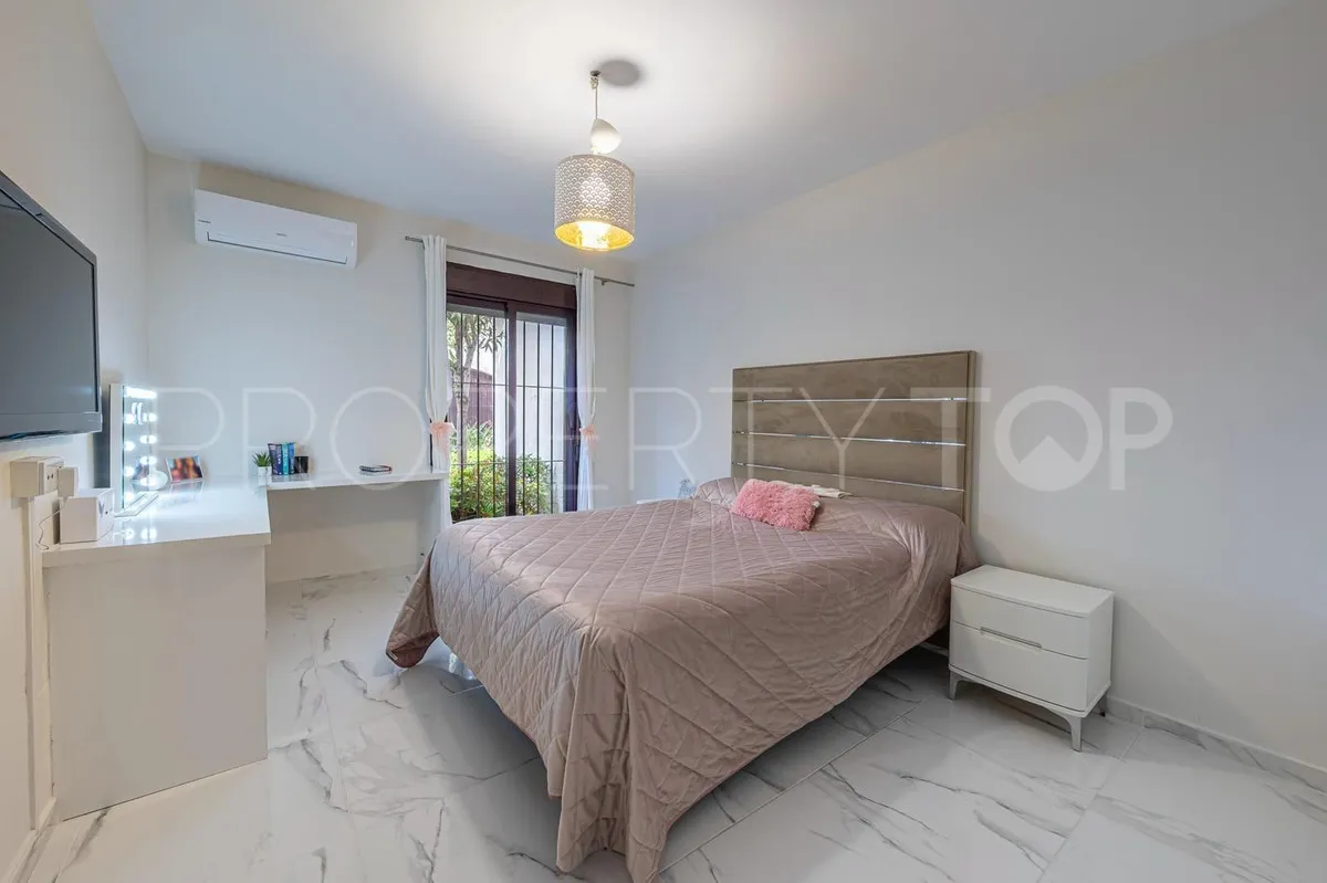 3 bedrooms Nueva Andalucia ground floor apartment for sale