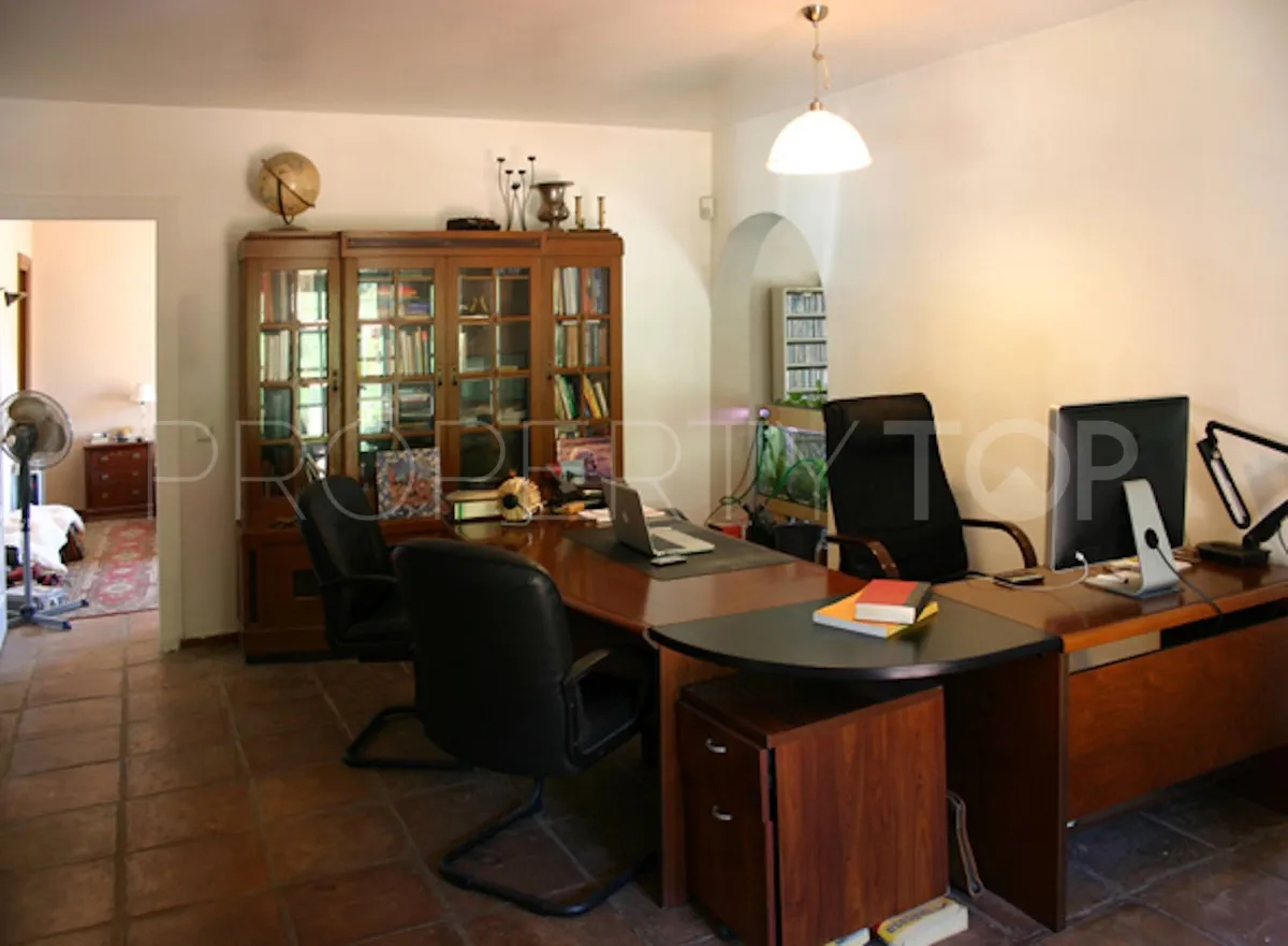 Villa en venta de 2 dormitorios en Benahavis