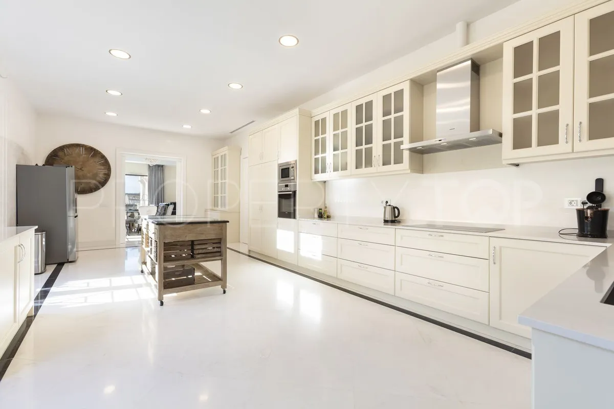 Se vende villa en Sierra Blanca de 8 dormitorios