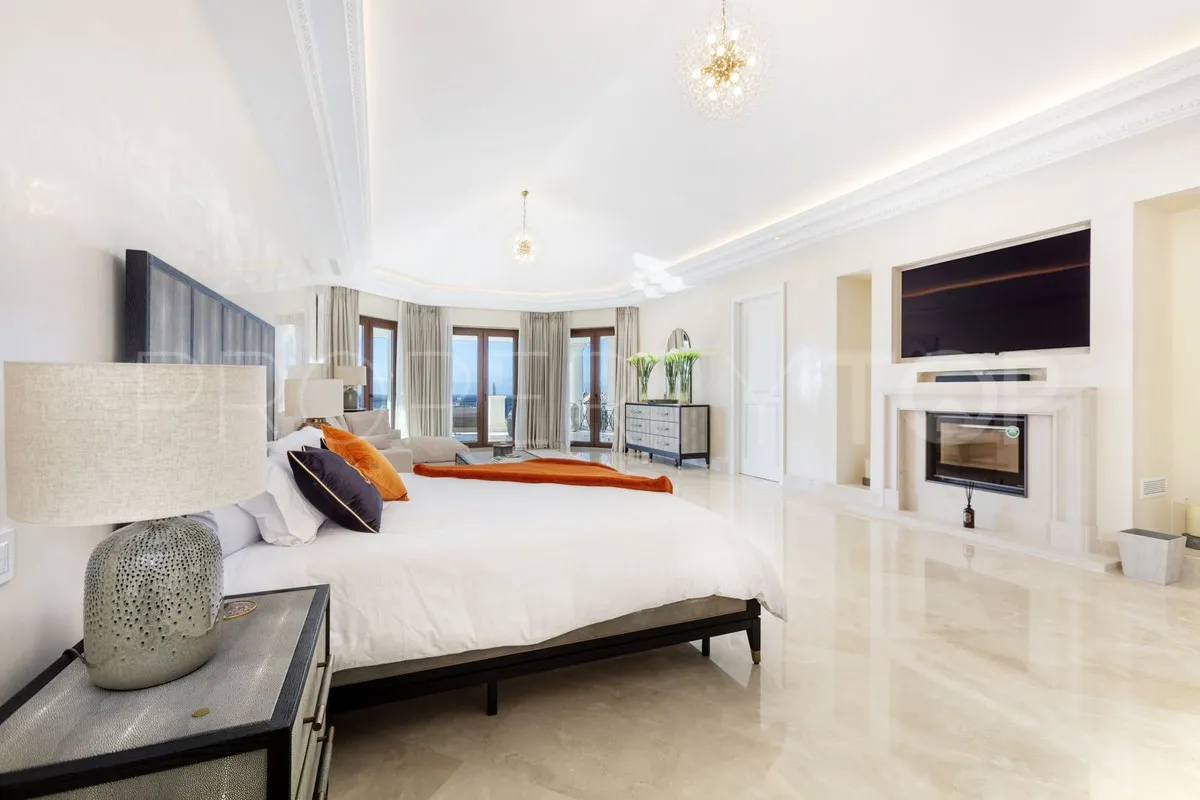 Se vende villa en Sierra Blanca de 8 dormitorios