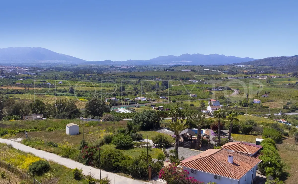 Finca en venta de 4 dormitorios en Pizarra