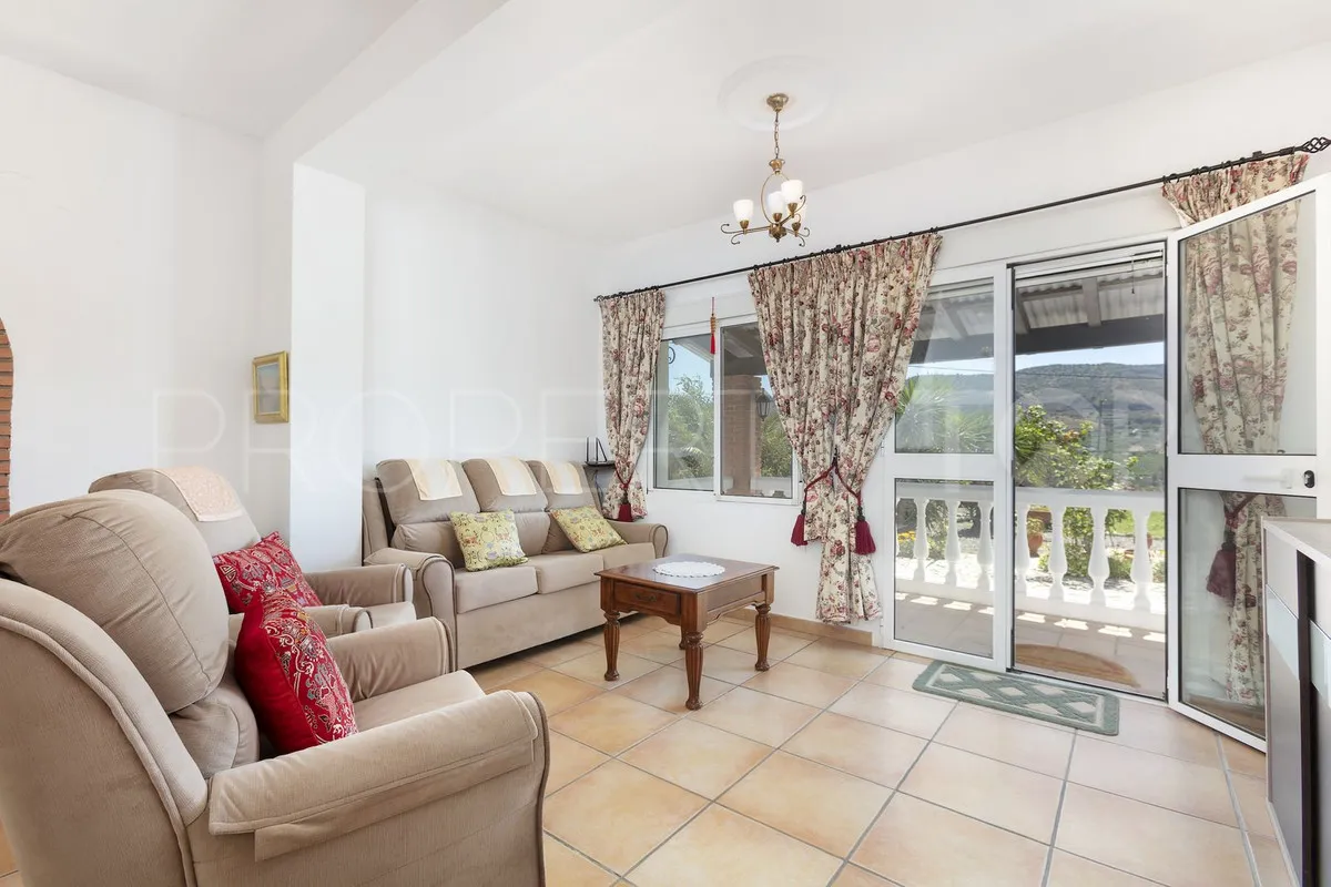 Finca en venta de 4 dormitorios en Pizarra