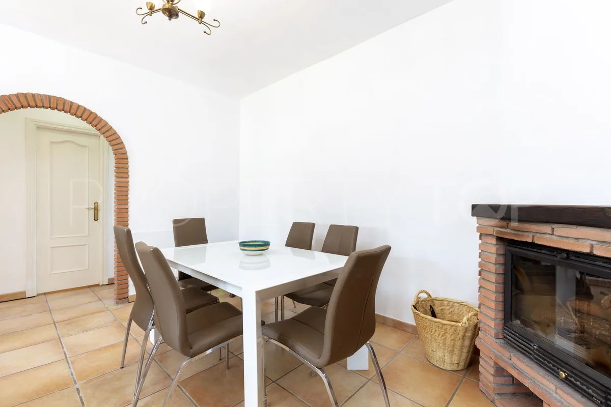 Finca en venta de 4 dormitorios en Pizarra