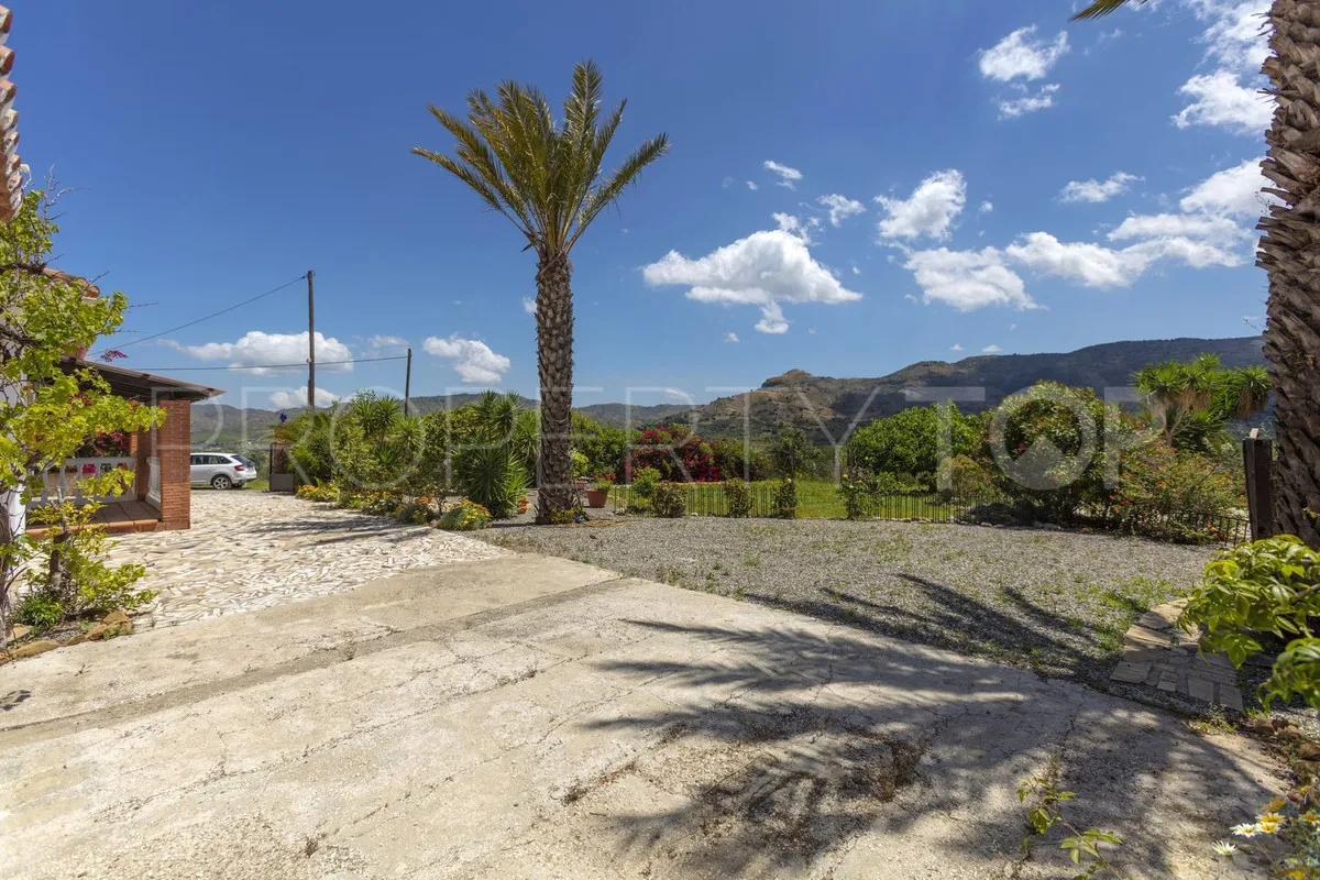 Finca en venta de 4 dormitorios en Pizarra