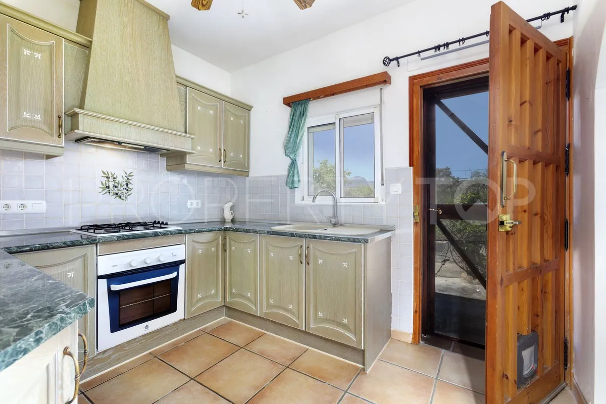 Finca en venta de 4 dormitorios en Pizarra