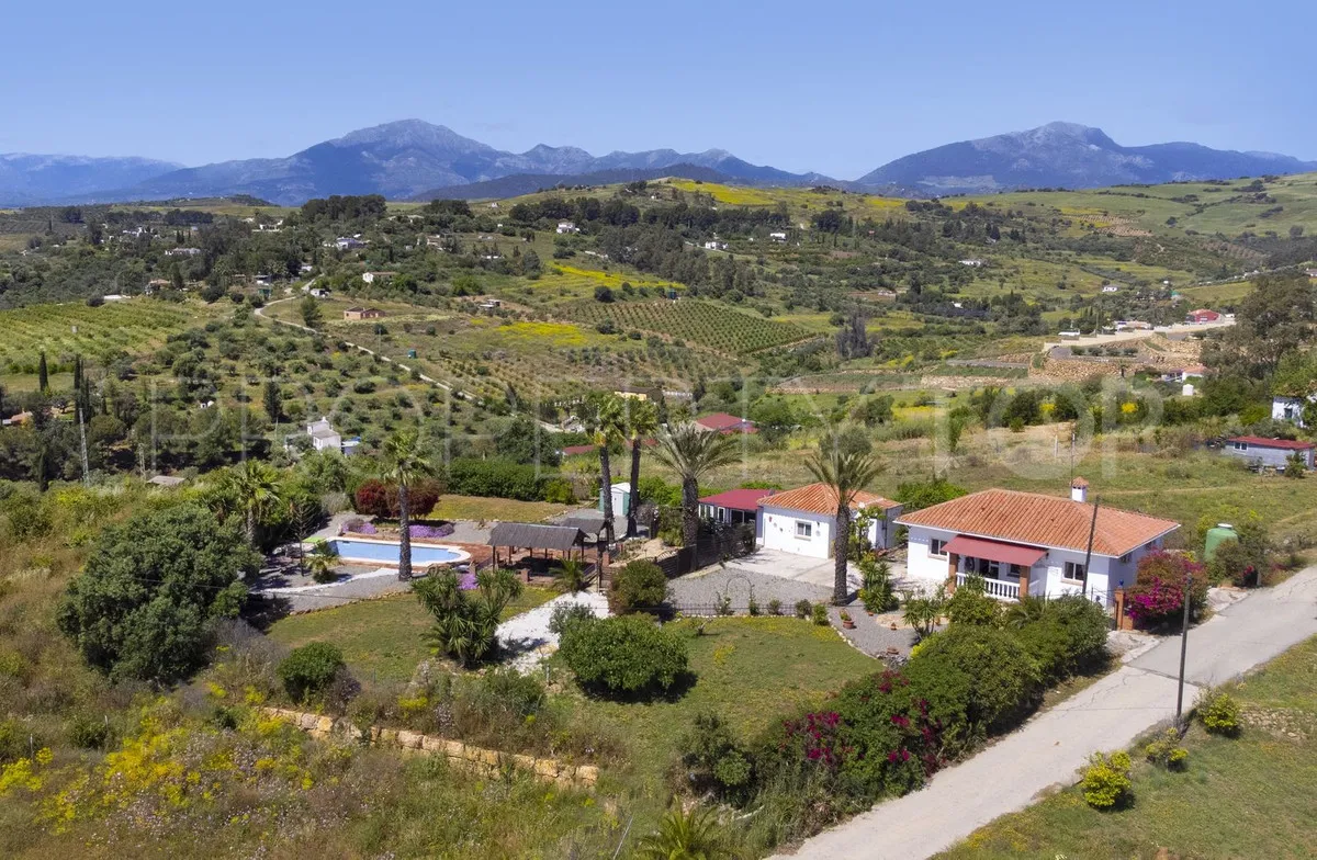 Finca en venta de 4 dormitorios en Pizarra