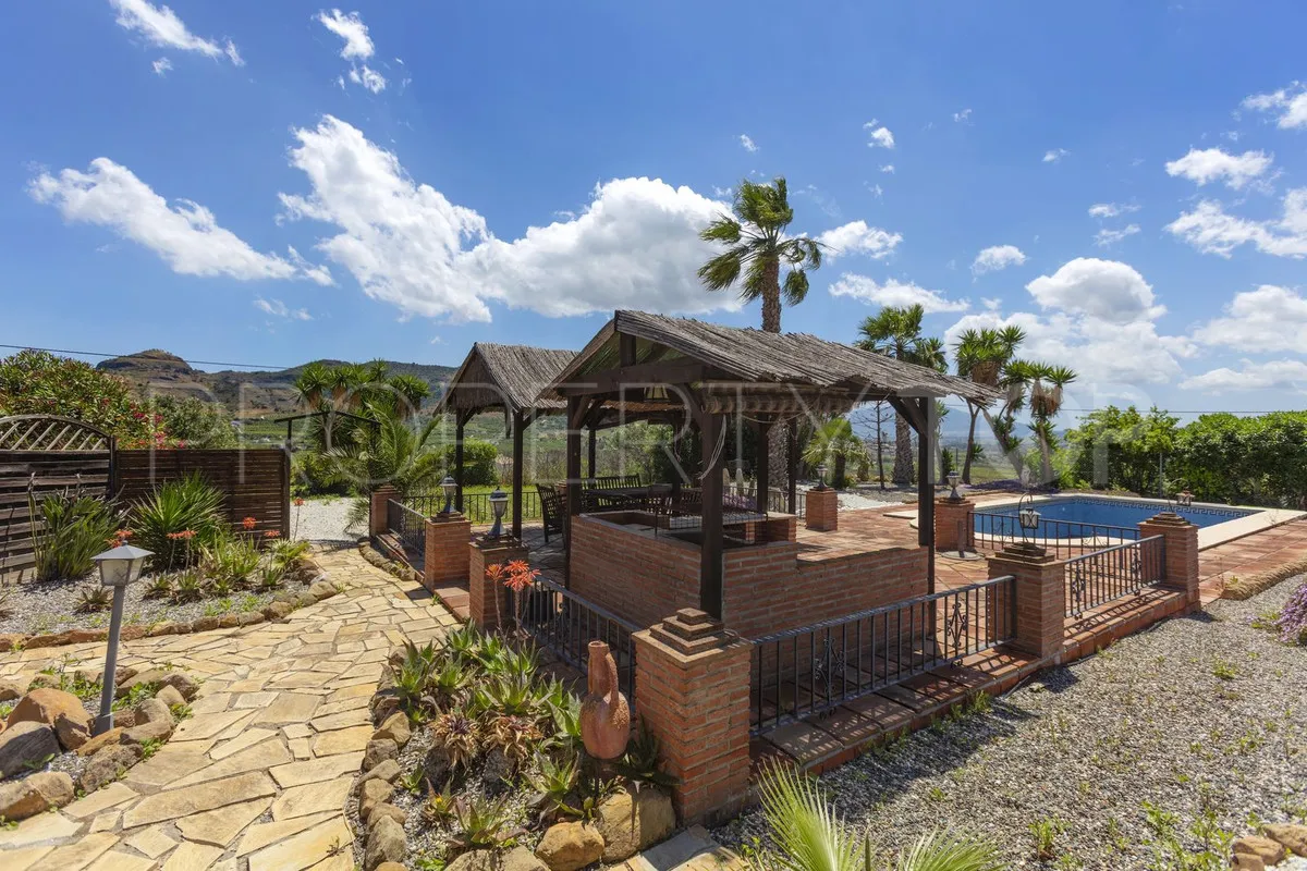 Finca en venta de 4 dormitorios en Pizarra