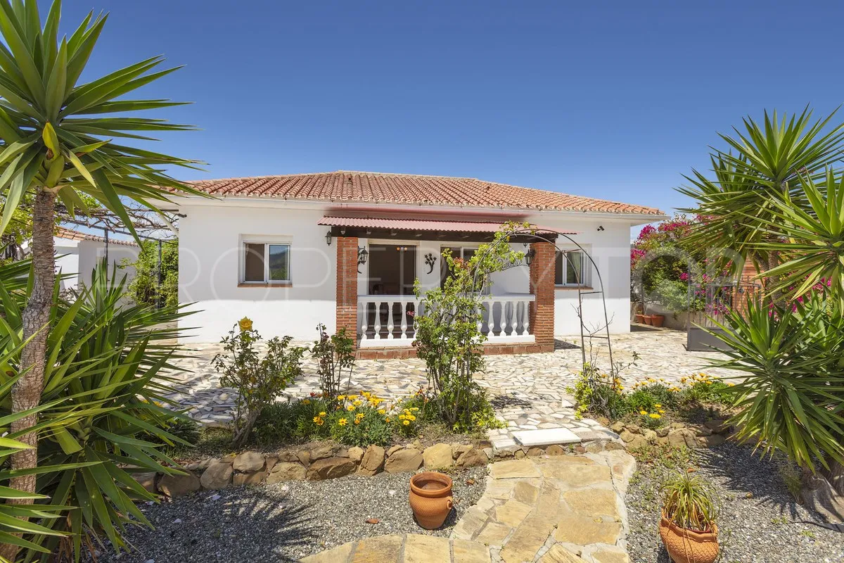 Finca en venta de 4 dormitorios en Pizarra