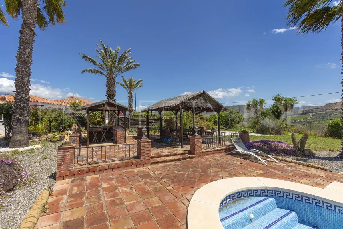Finca en venta de 4 dormitorios en Pizarra