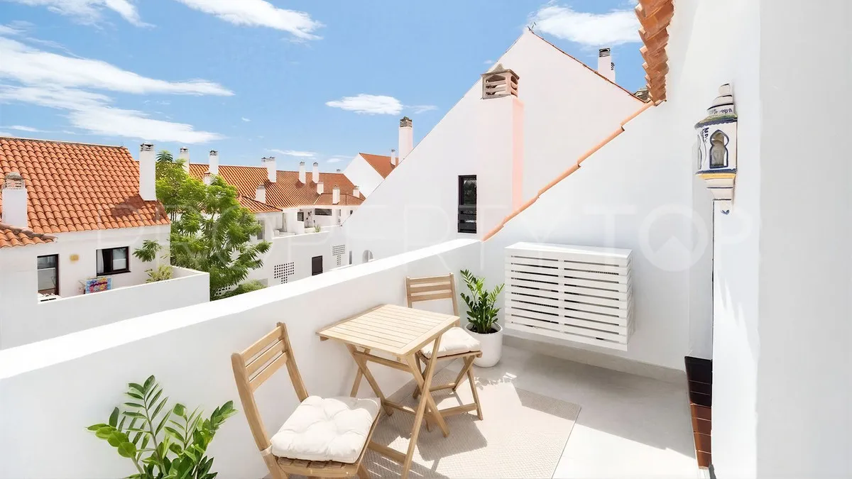 Apartment for sale in Nueva Andalucia with 3 bedrooms