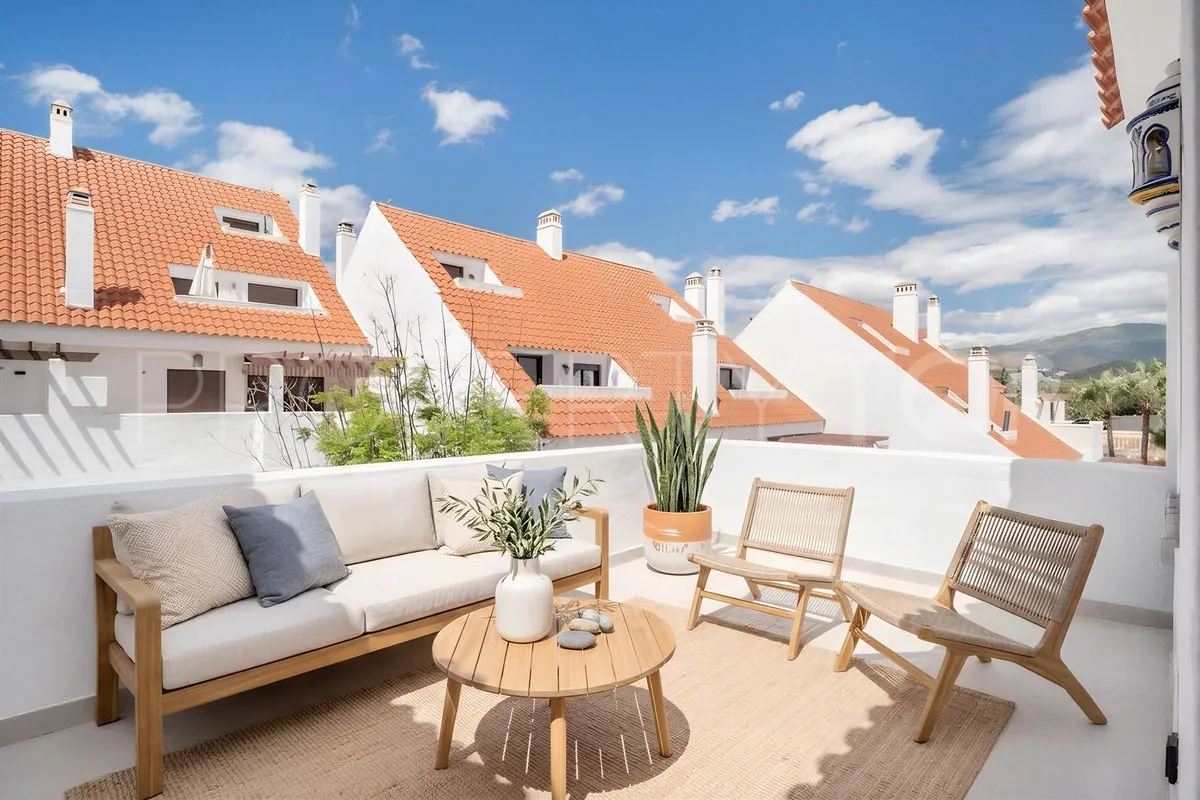 Apartment for sale in Nueva Andalucia with 3 bedrooms