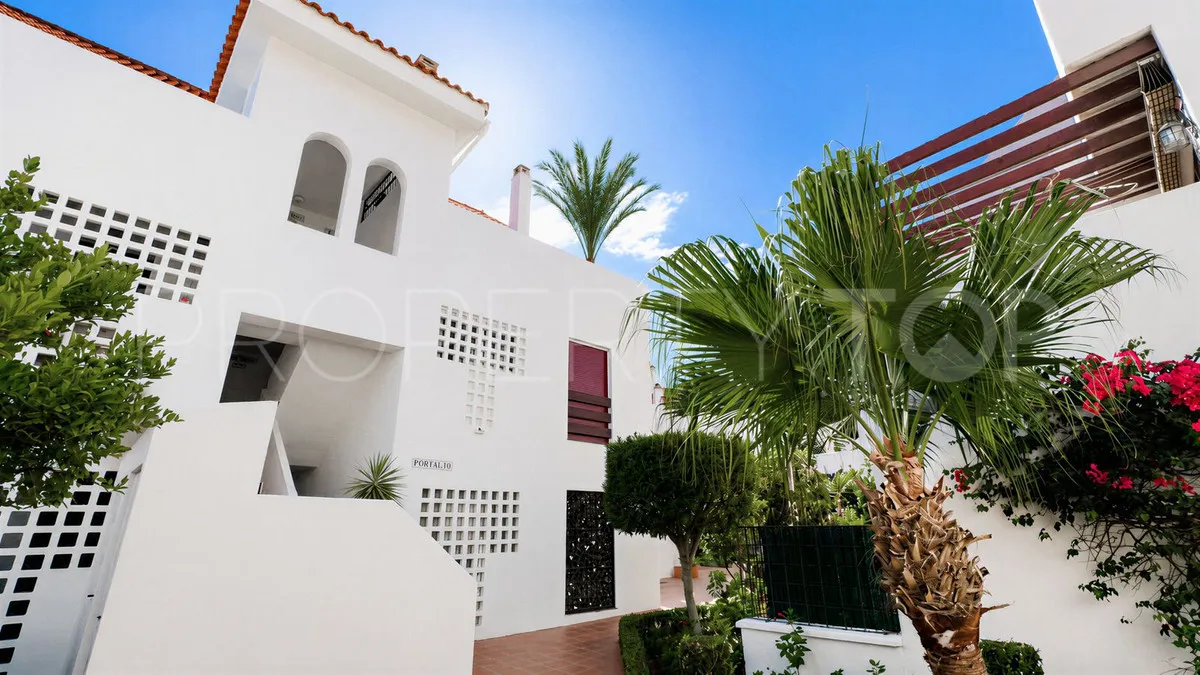 Apartment for sale in Nueva Andalucia with 3 bedrooms