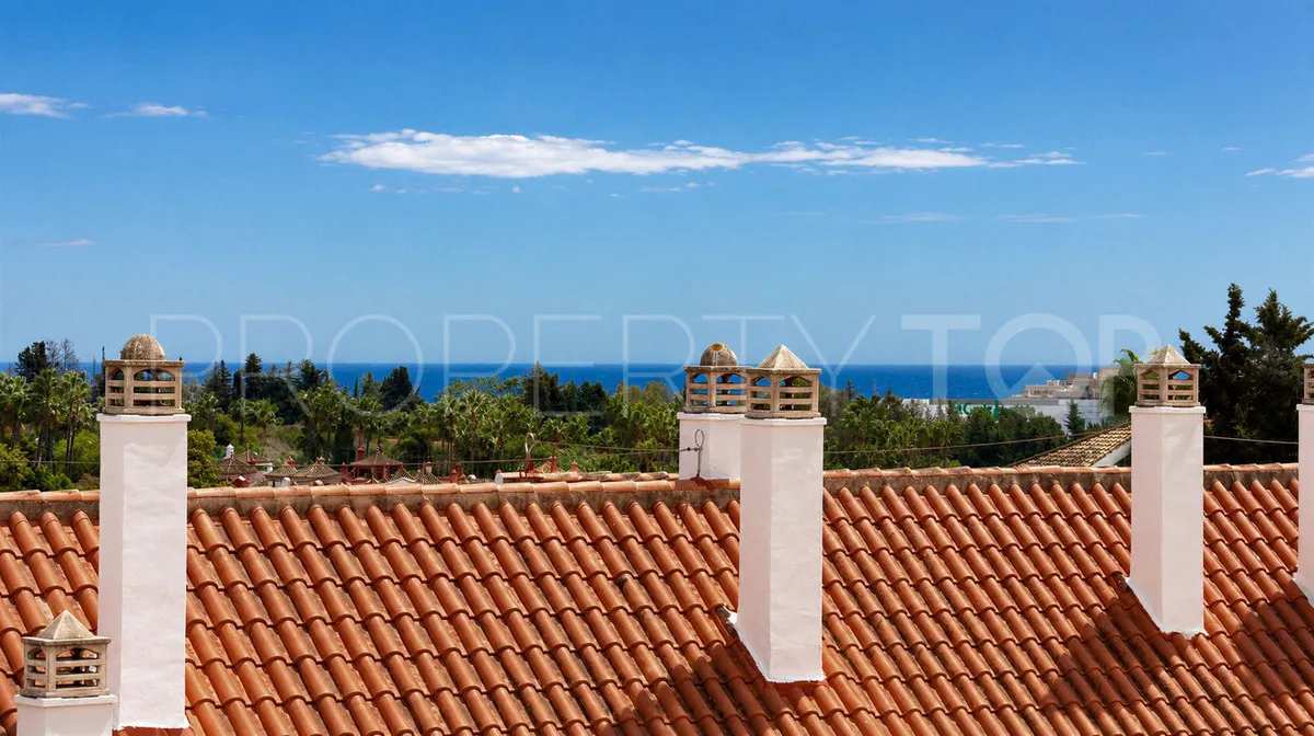 Apartment for sale in Nueva Andalucia with 3 bedrooms