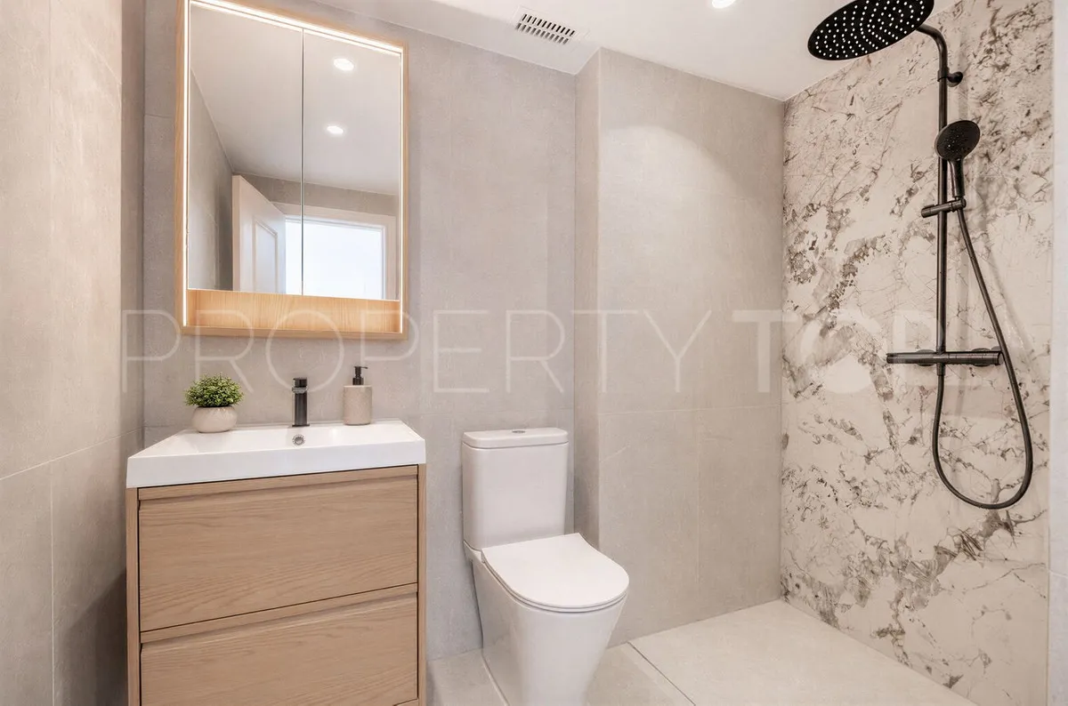 Apartment for sale in Nueva Andalucia with 3 bedrooms