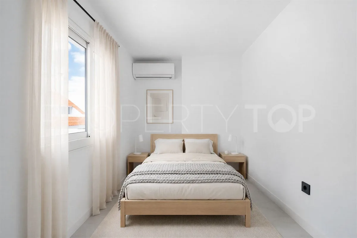 Apartment for sale in Nueva Andalucia with 3 bedrooms