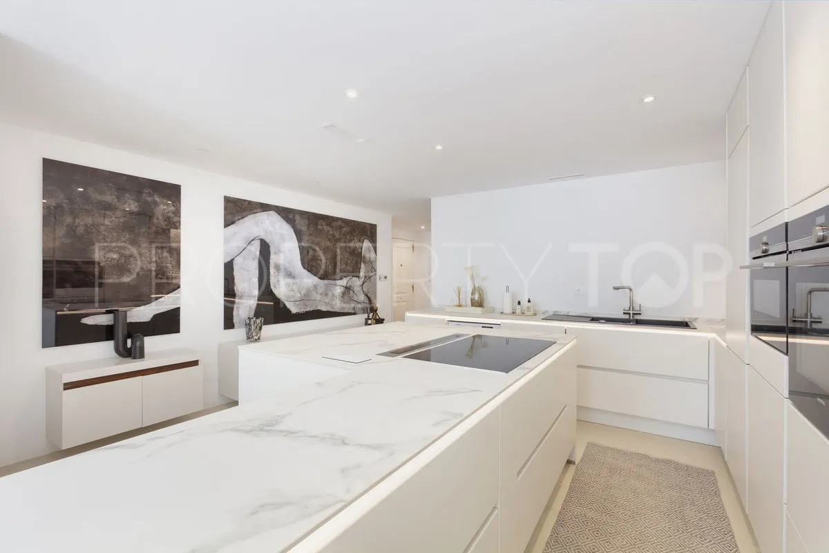 Ground floor apartment for sale in Nueva Andalucia with 3 bedrooms