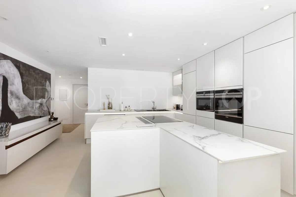 Ground floor apartment for sale in Nueva Andalucia with 3 bedrooms