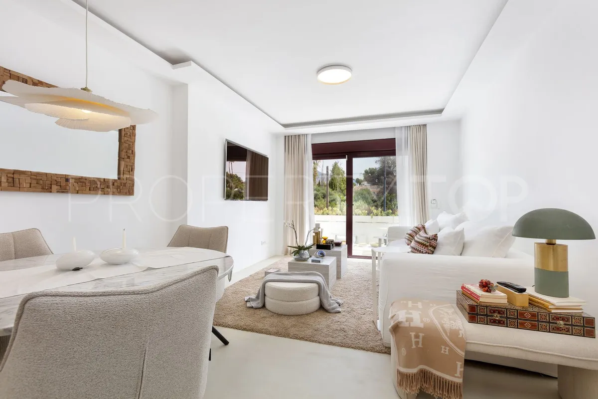 Ground floor apartment for sale in Nueva Andalucia with 3 bedrooms
