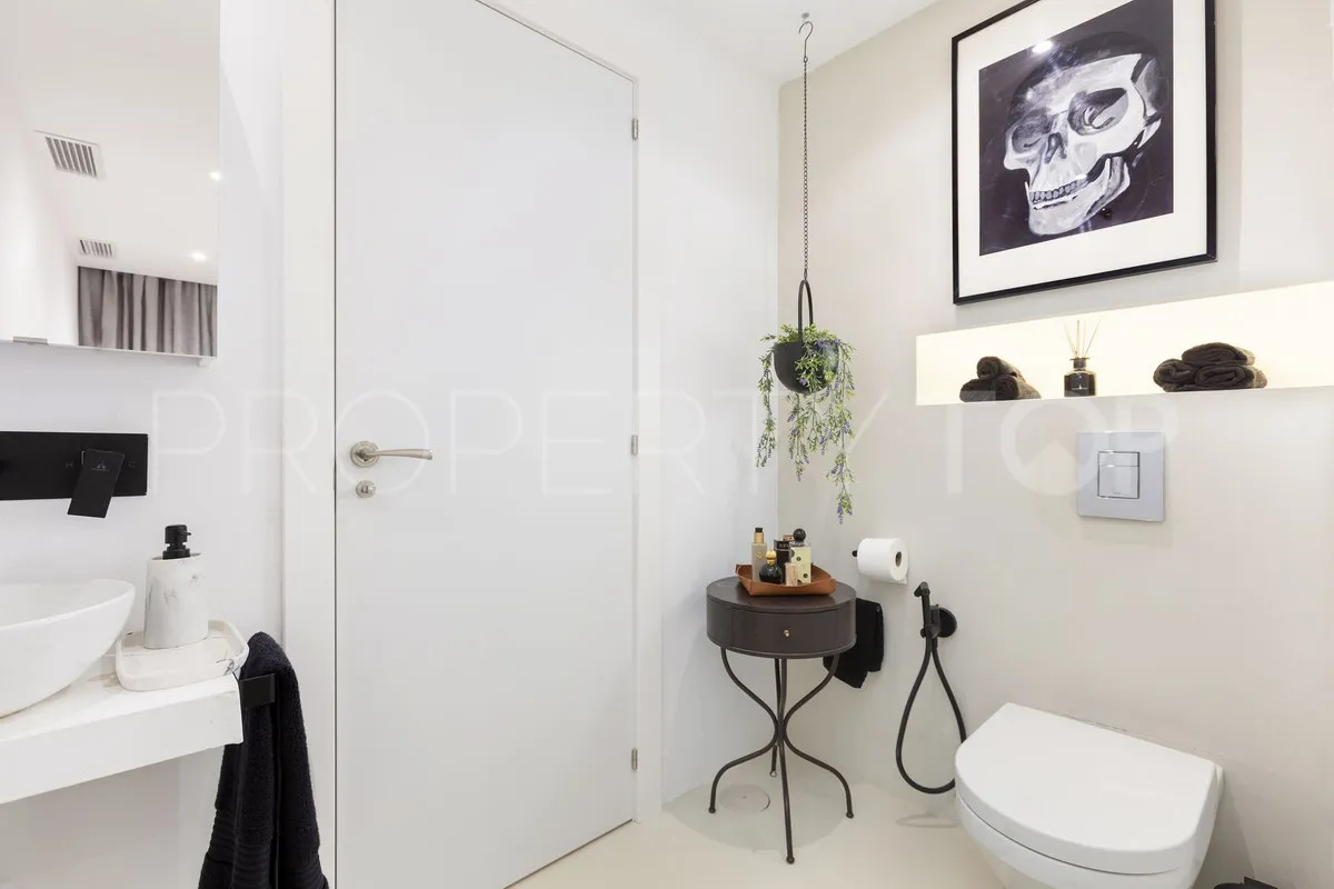 Ground floor apartment for sale in Nueva Andalucia with 3 bedrooms