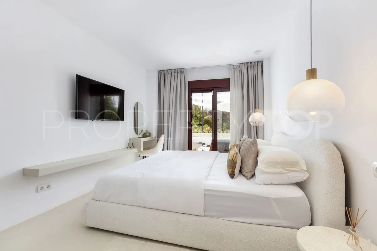 Ground floor apartment for sale in Nueva Andalucia with 3 bedrooms