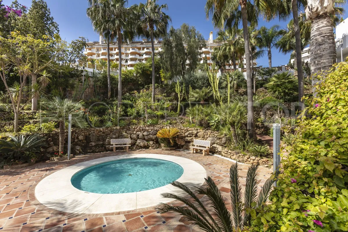 Ground floor apartment for sale in Nueva Andalucia with 3 bedrooms