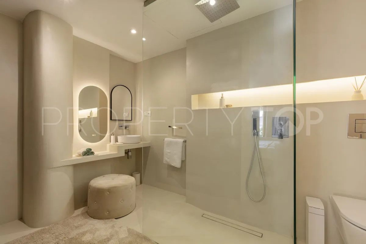 Ground floor apartment for sale in Nueva Andalucia with 3 bedrooms