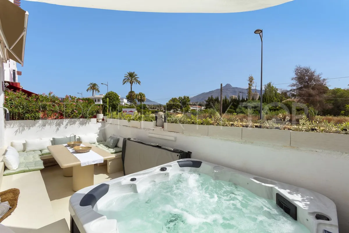 Ground floor apartment for sale in Nueva Andalucia with 3 bedrooms
