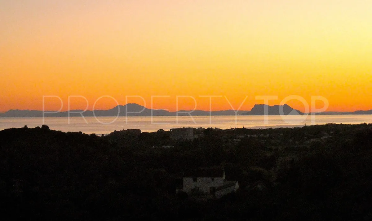 Plot for sale in Selwo