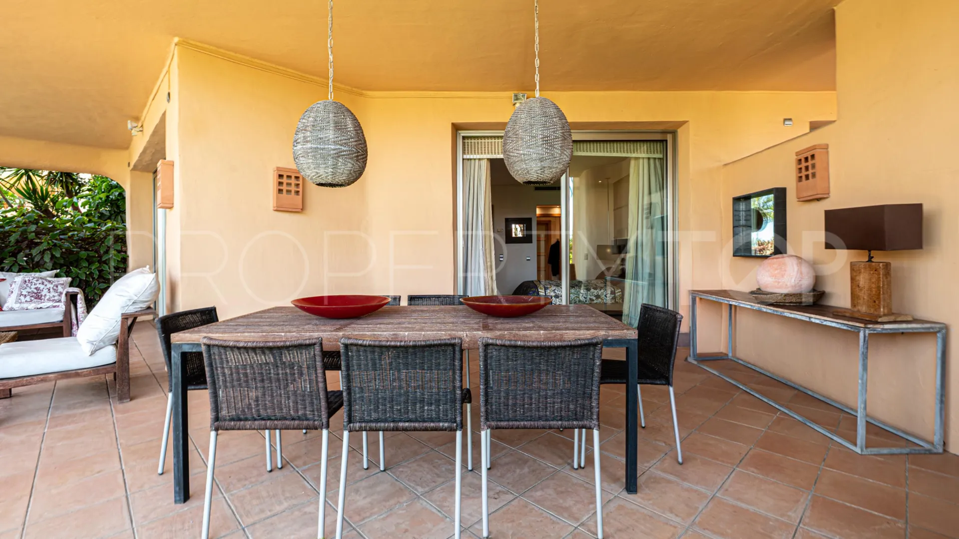For sale ground floor apartment in Sierra Blanca with 2 bedrooms