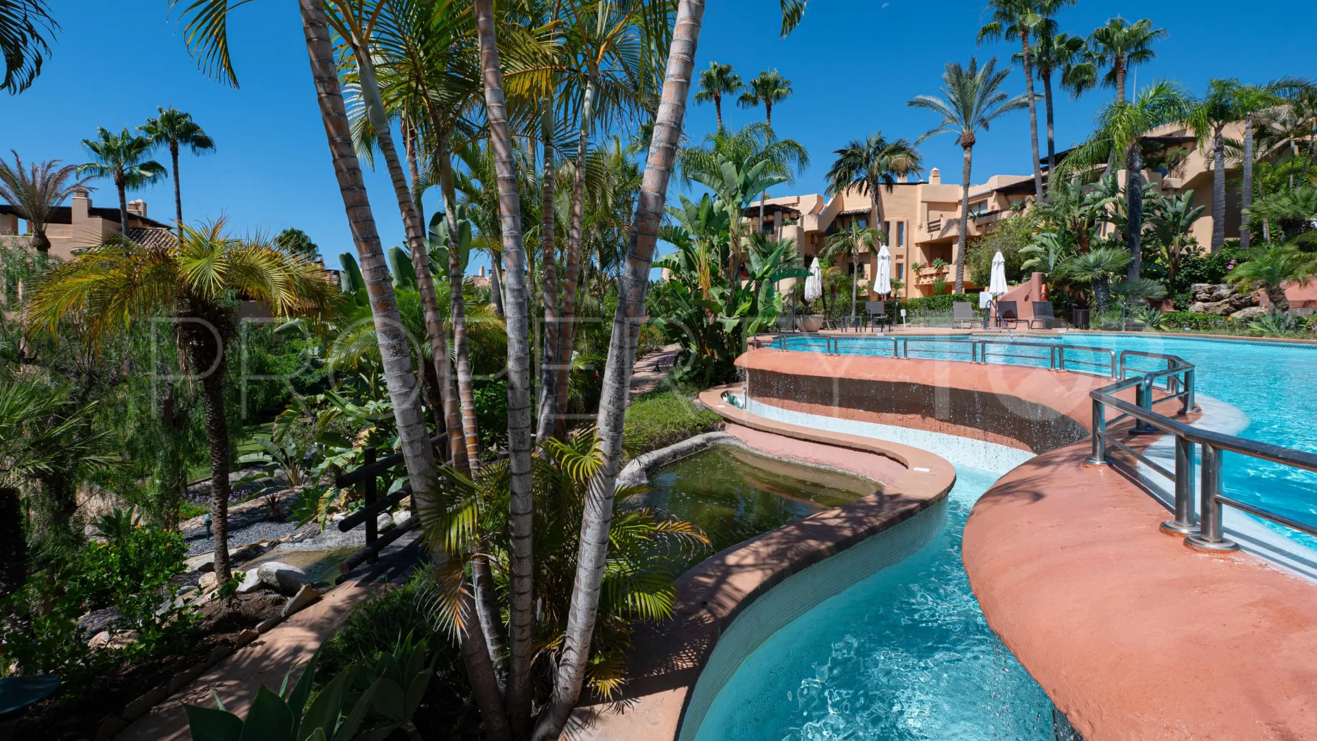 For sale ground floor apartment in Sierra Blanca with 2 bedrooms