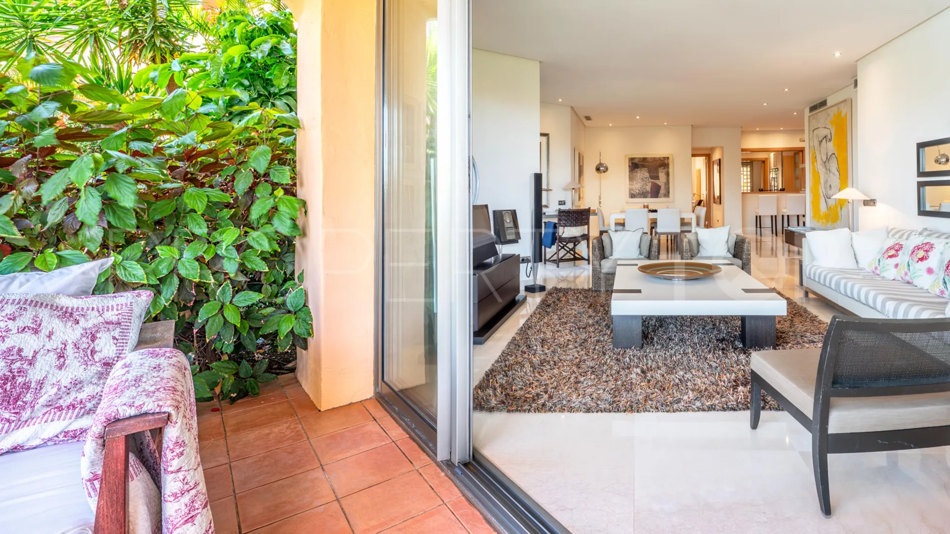 For sale ground floor apartment in Sierra Blanca with 2 bedrooms
