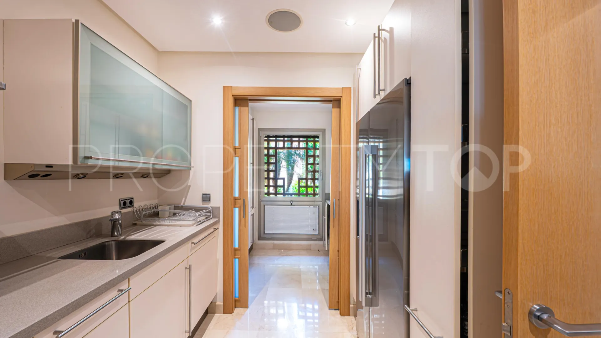 For sale ground floor apartment in Sierra Blanca with 2 bedrooms