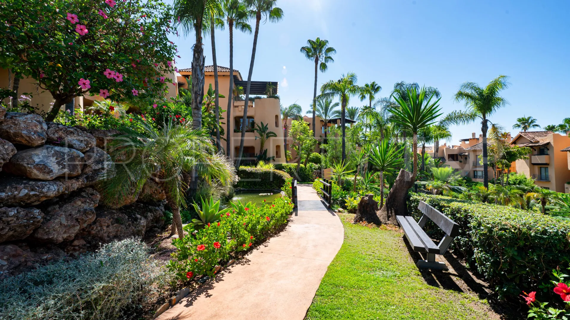 For sale ground floor apartment in Sierra Blanca with 2 bedrooms
