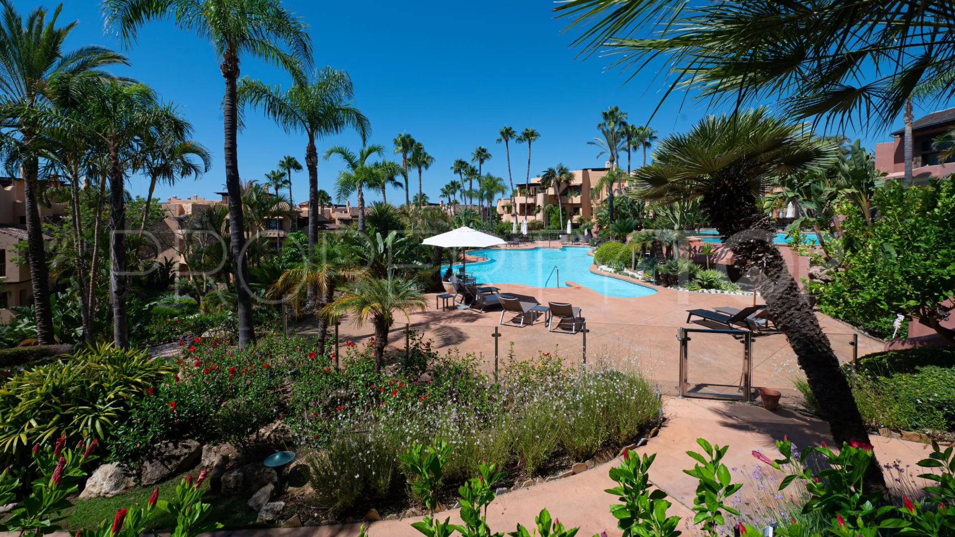 For sale ground floor apartment in Sierra Blanca with 2 bedrooms