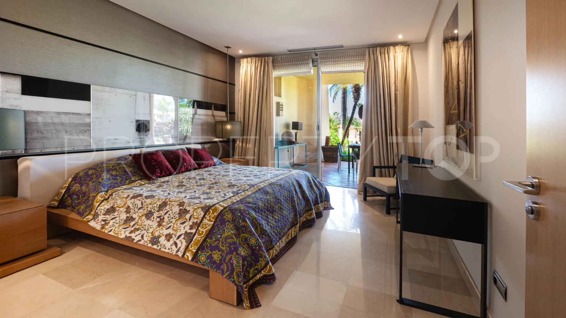 For sale ground floor apartment in Sierra Blanca with 2 bedrooms
