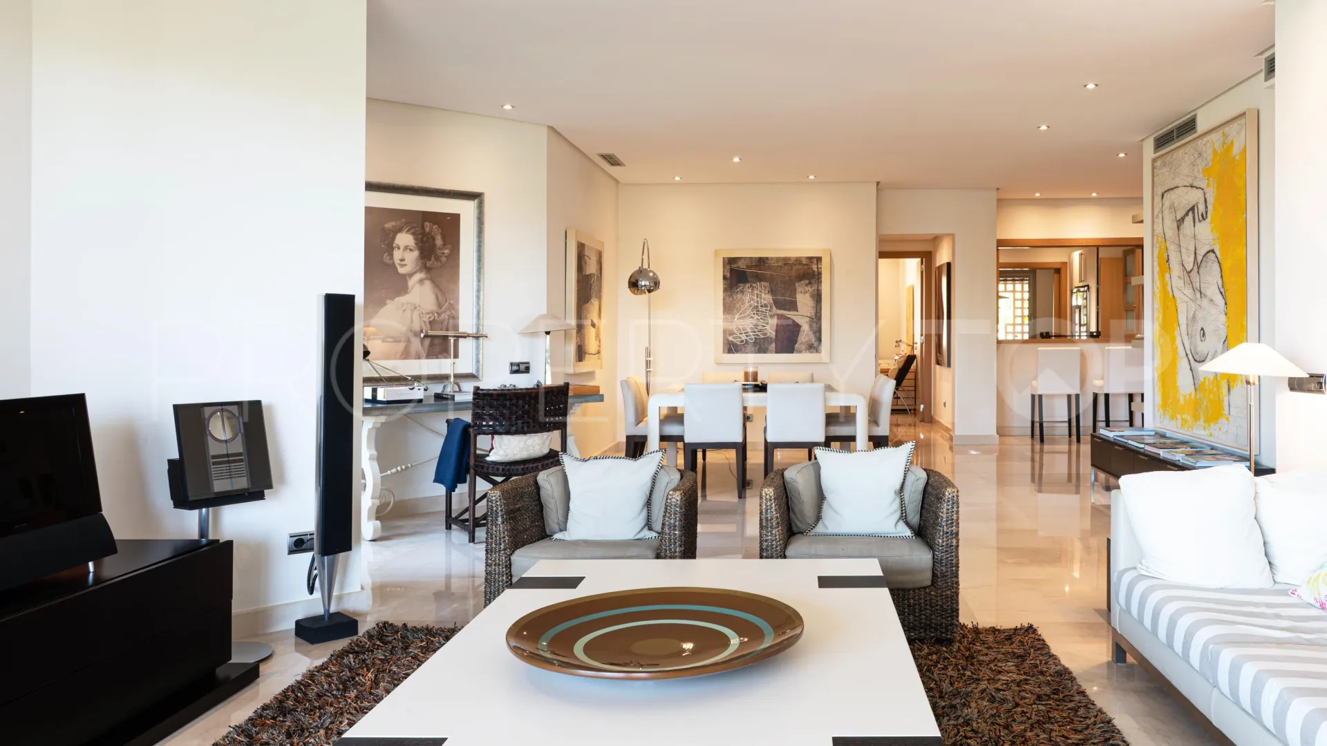 For sale ground floor apartment in Sierra Blanca with 2 bedrooms