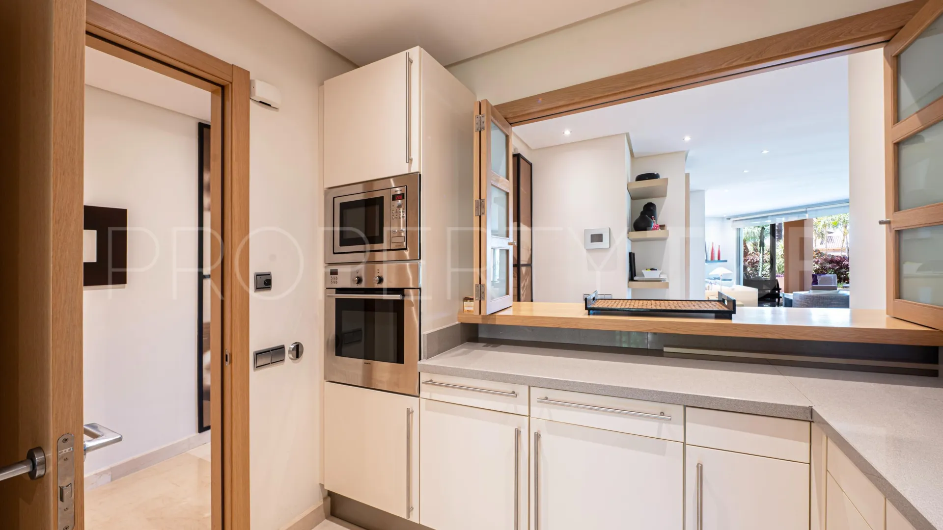 For sale ground floor apartment in Sierra Blanca with 2 bedrooms