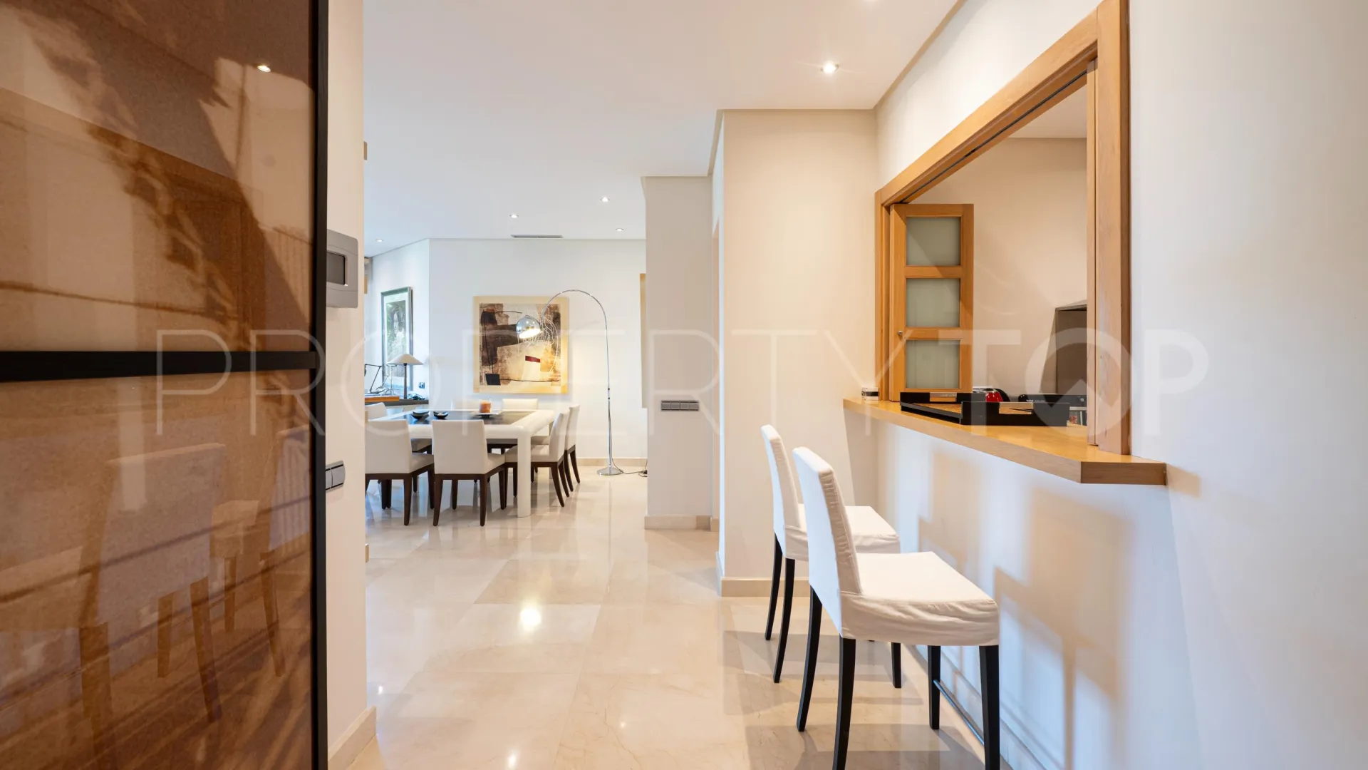 For sale ground floor apartment in Sierra Blanca with 2 bedrooms