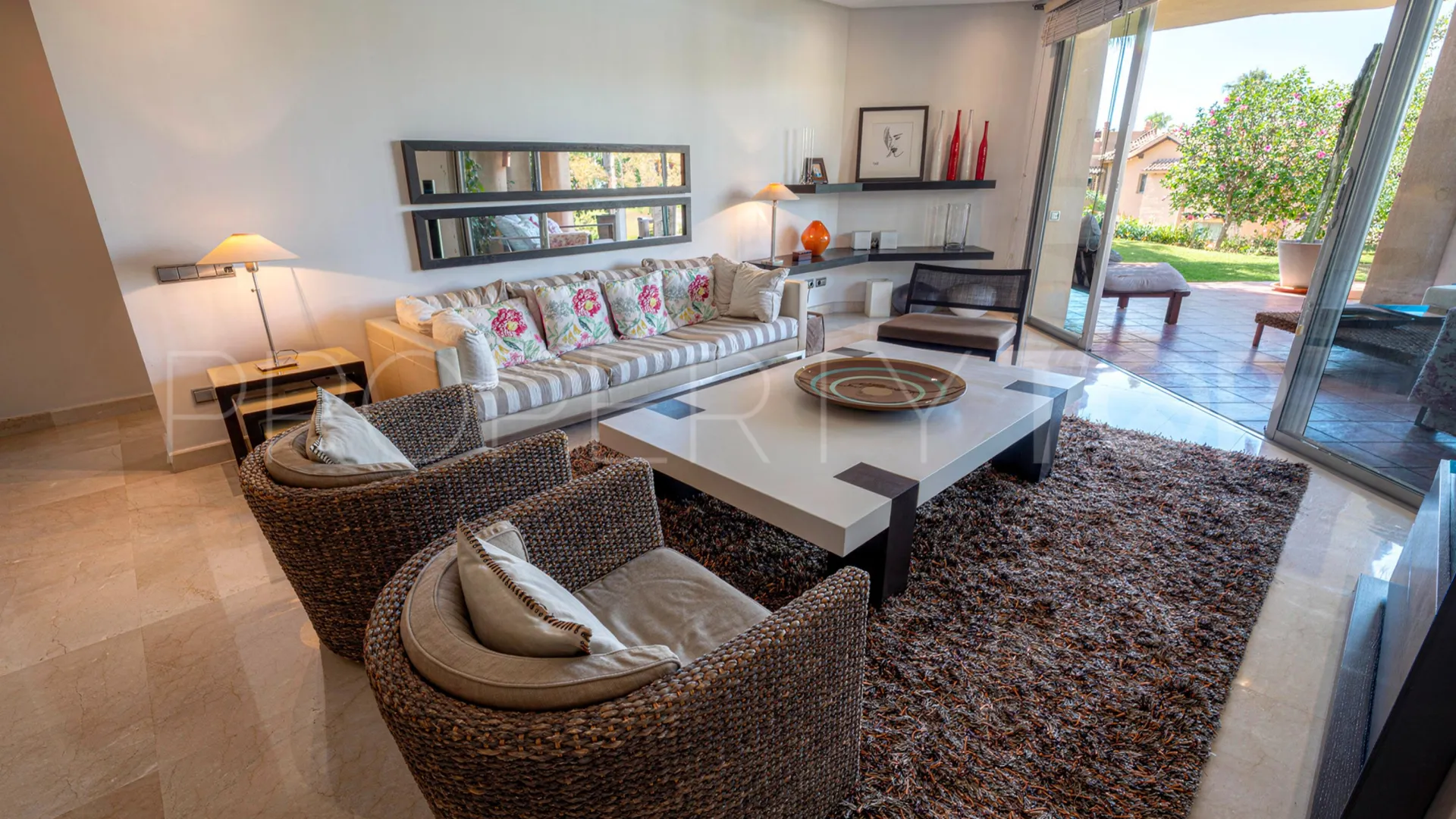 For sale ground floor apartment in Sierra Blanca with 2 bedrooms