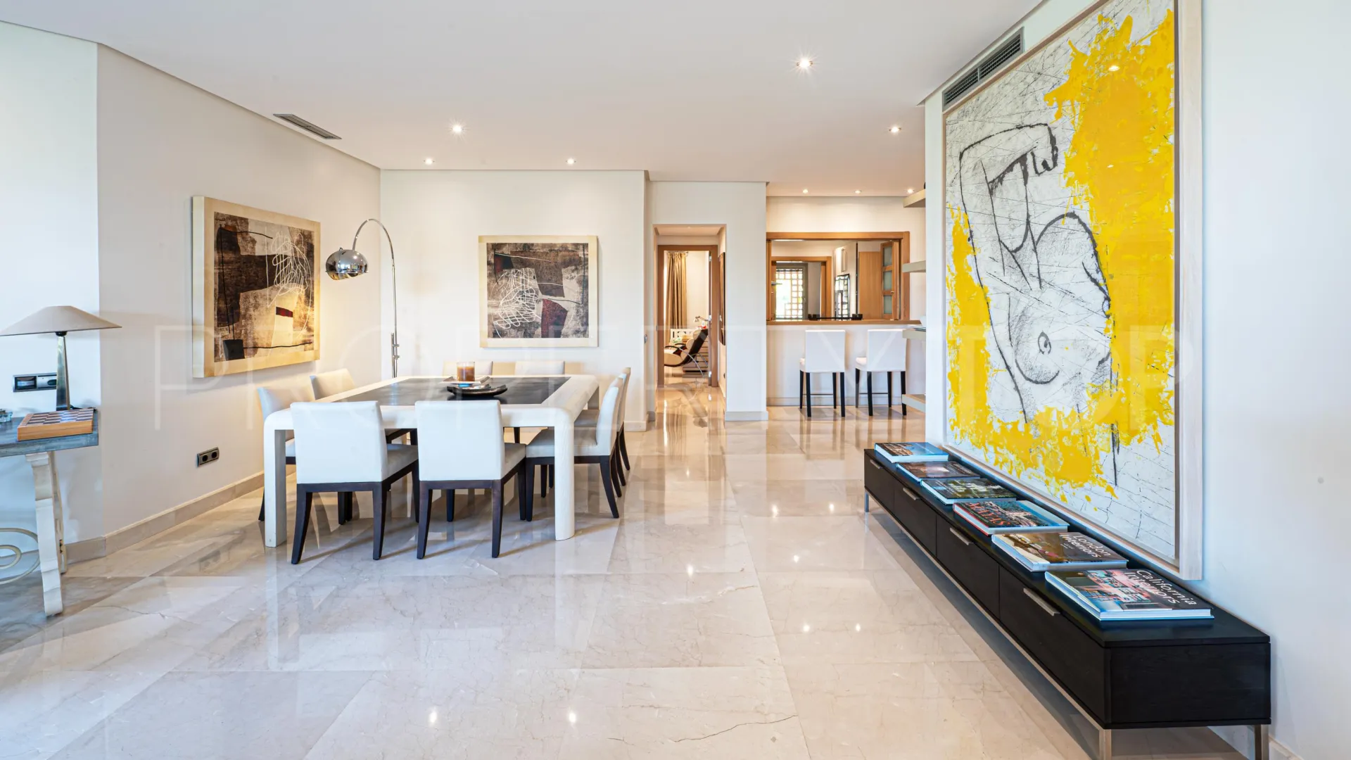 For sale ground floor apartment in Sierra Blanca with 2 bedrooms