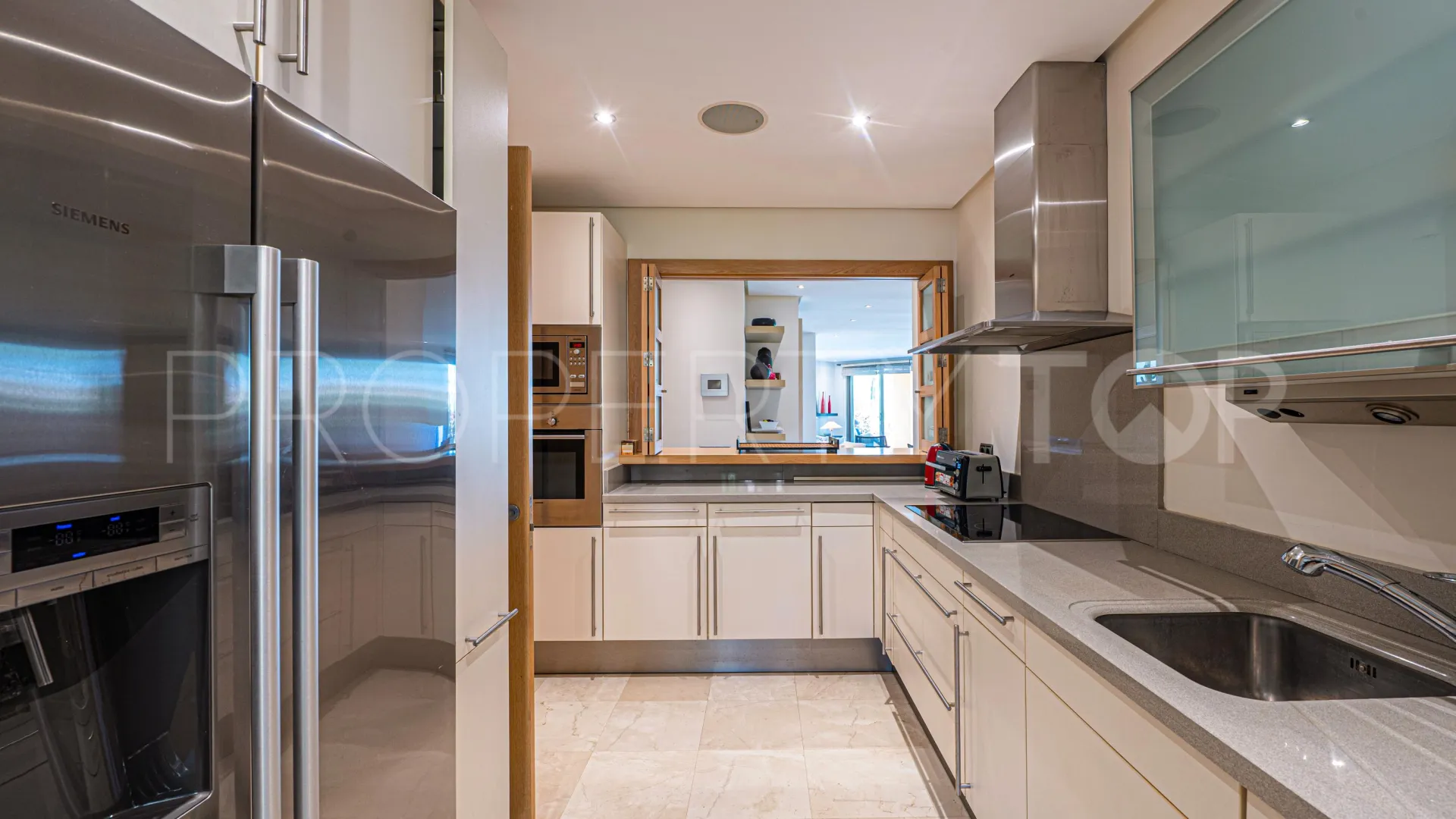 For sale ground floor apartment in Sierra Blanca with 2 bedrooms