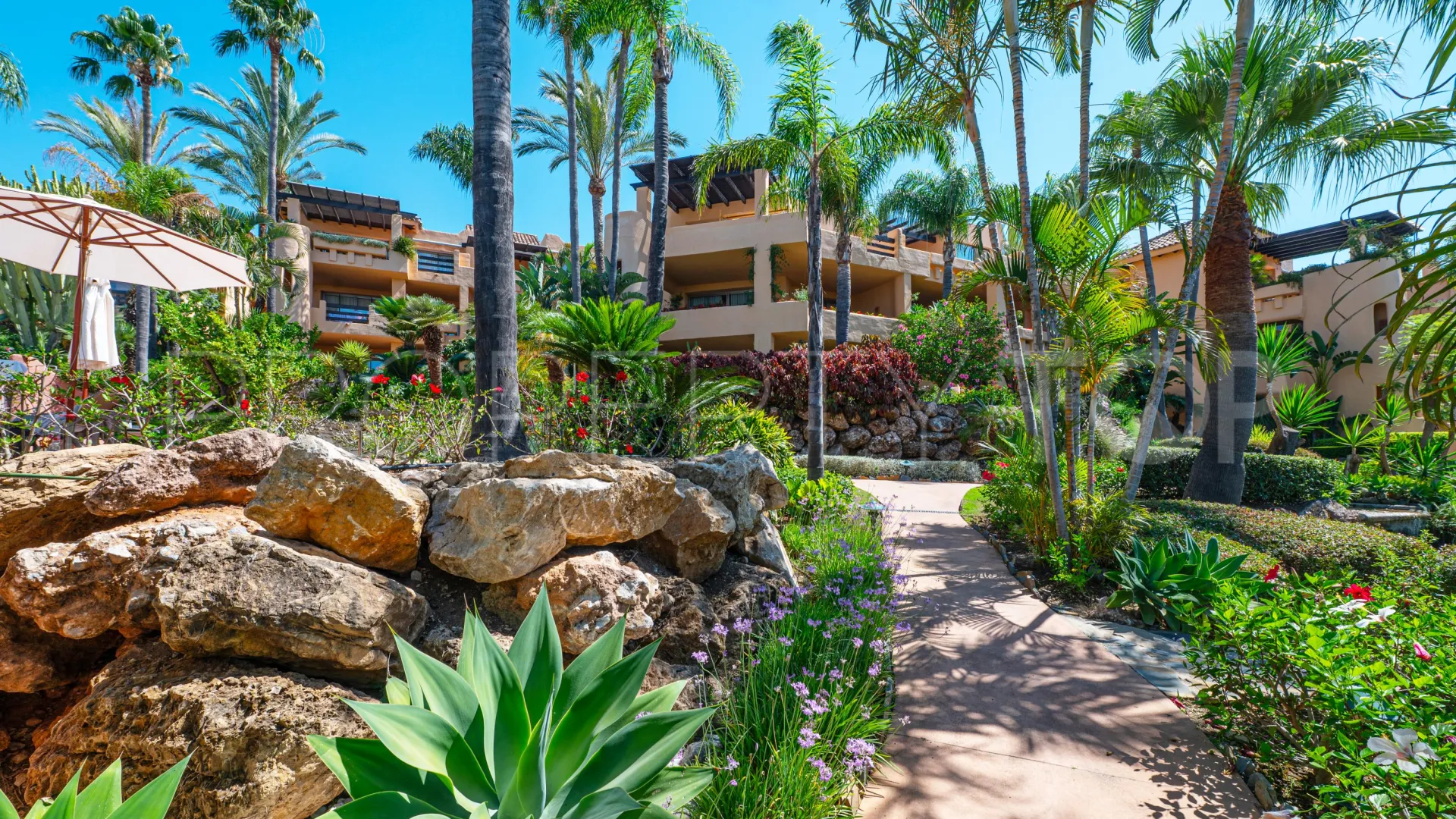 For sale ground floor apartment in Sierra Blanca with 2 bedrooms