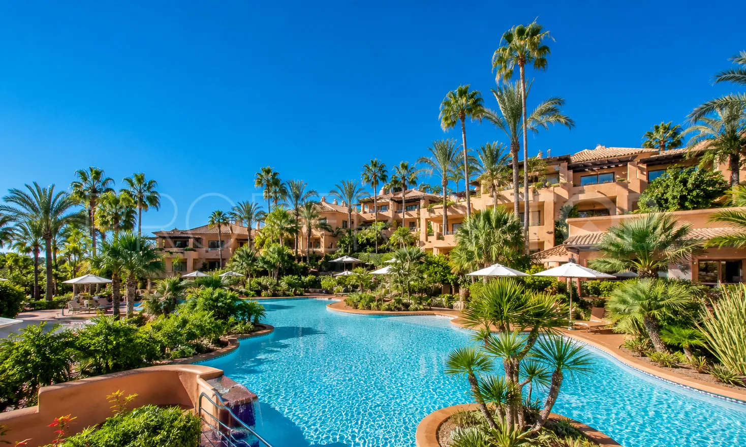 For sale ground floor apartment in Sierra Blanca with 2 bedrooms