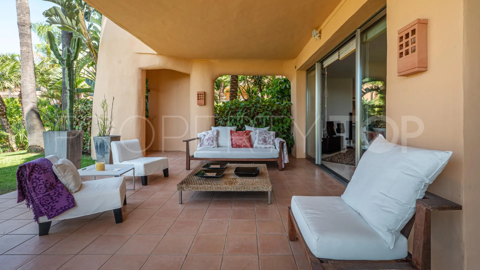 For sale ground floor apartment in Sierra Blanca with 2 bedrooms