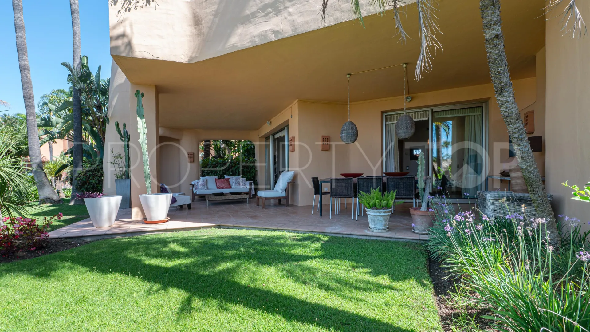 For sale ground floor apartment in Sierra Blanca with 2 bedrooms