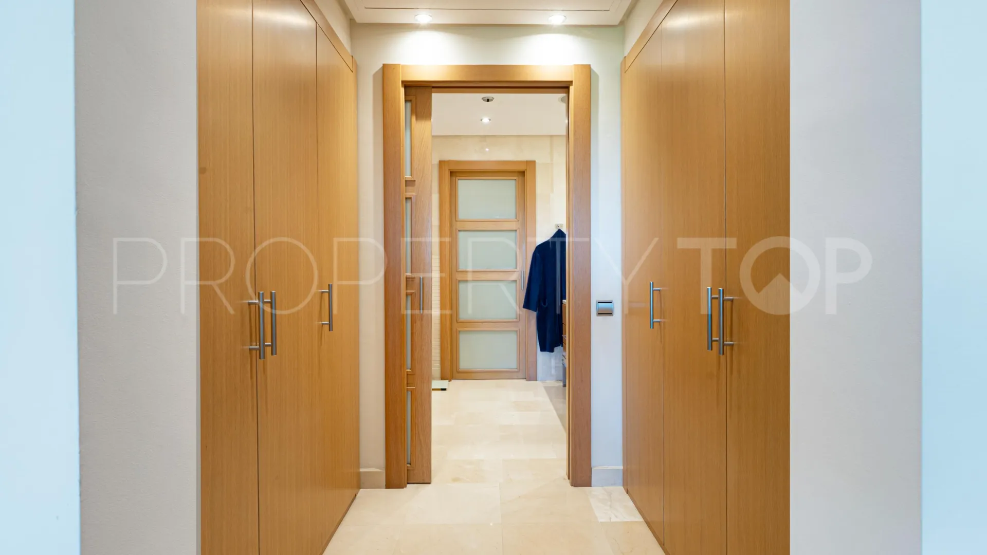 For sale ground floor apartment in Sierra Blanca with 2 bedrooms
