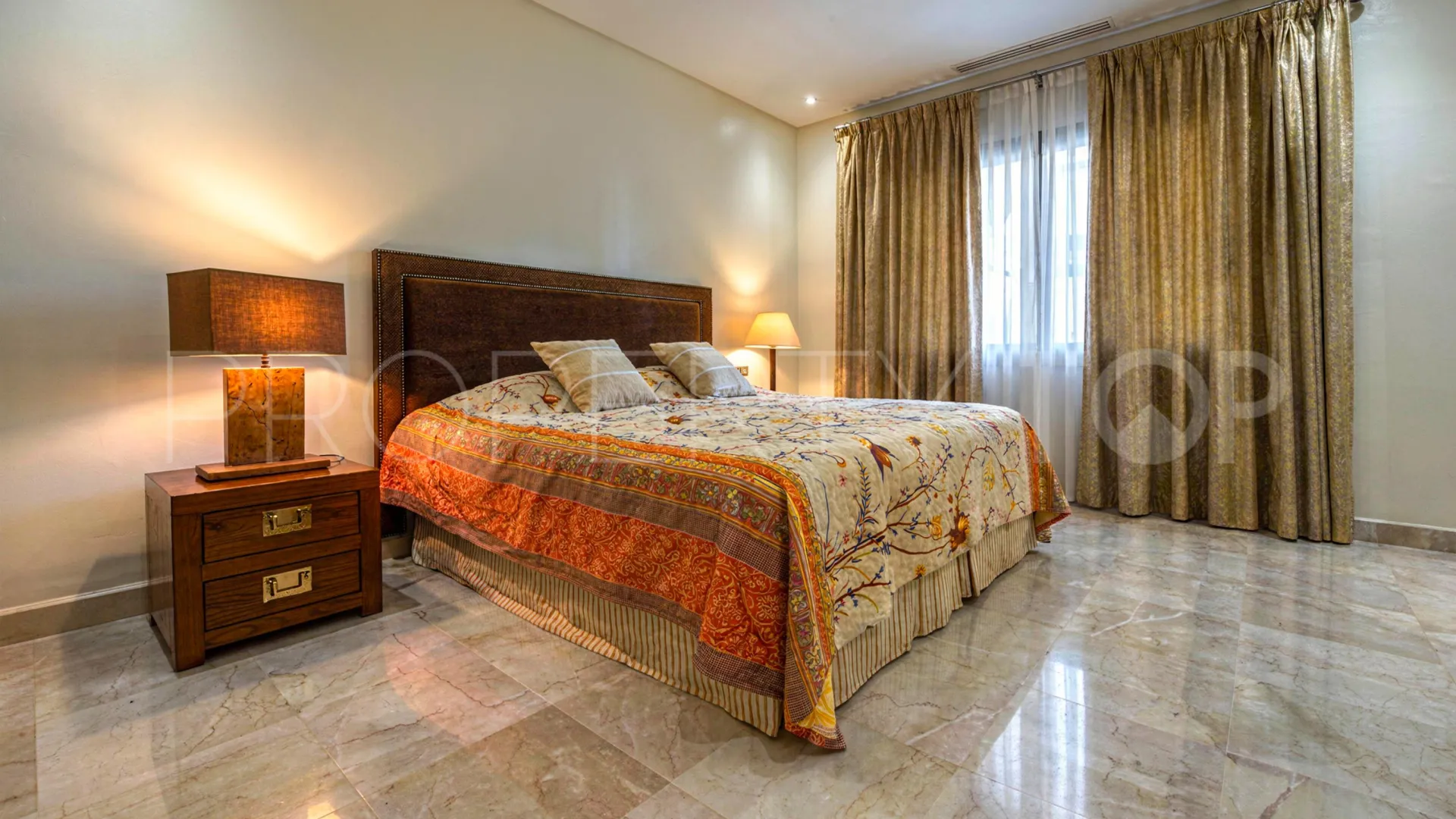 For sale ground floor apartment in Sierra Blanca with 2 bedrooms