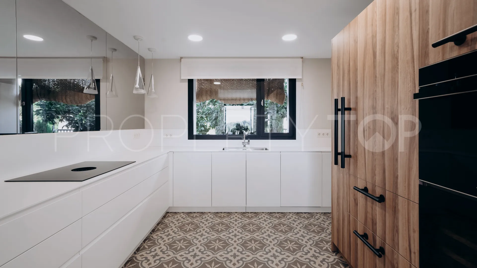 For sale house with 4 bedrooms in Marbella Hill Village