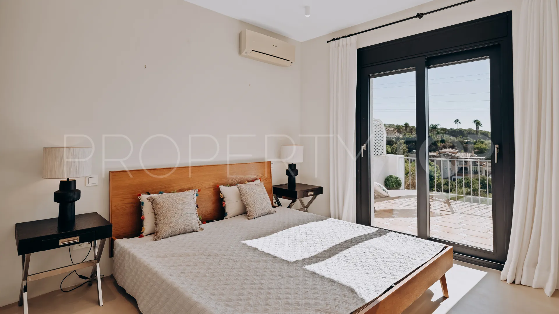 For sale house with 4 bedrooms in Marbella Hill Village
